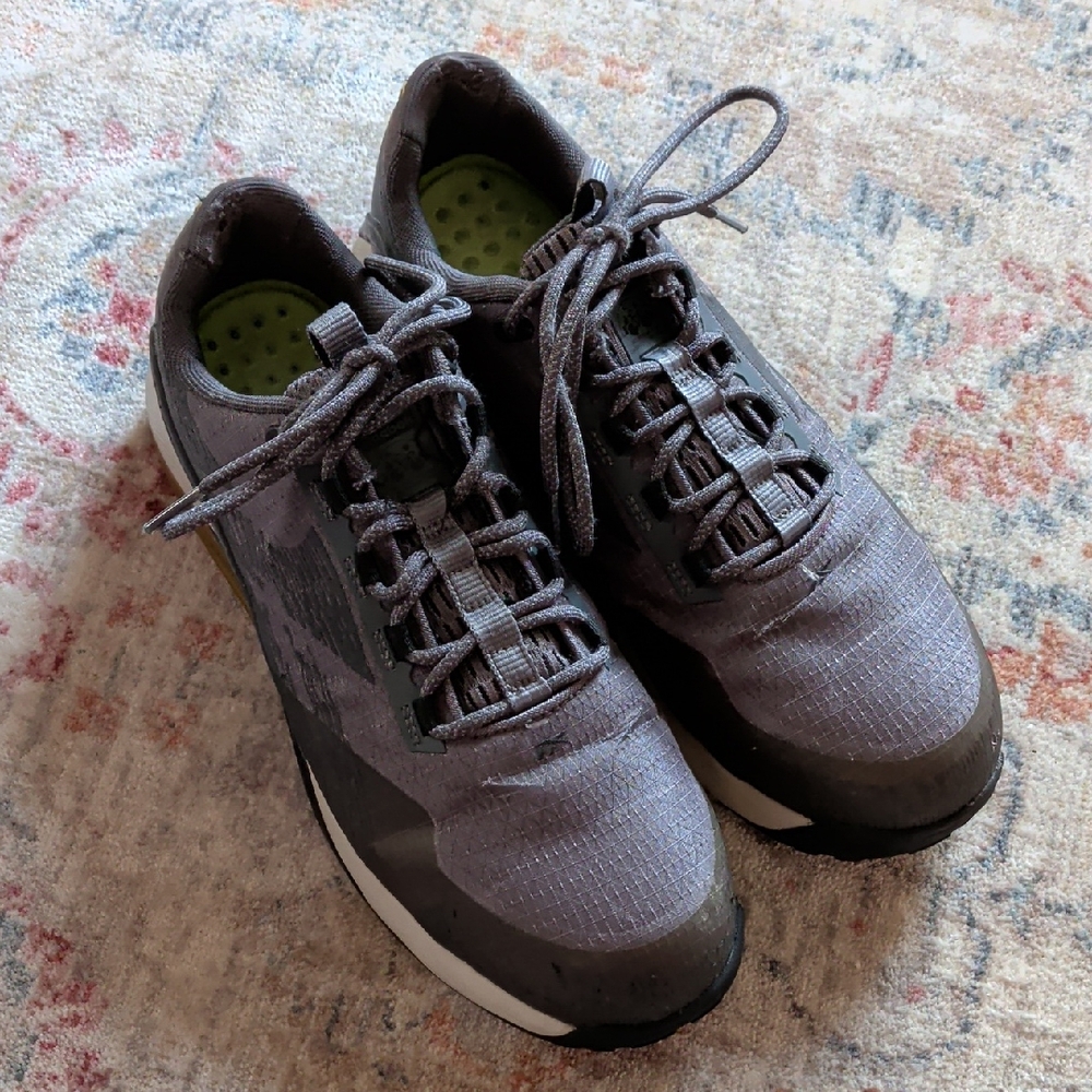 Reebok Men's Dark Gray Lace-Up Sneakers with White Midsole